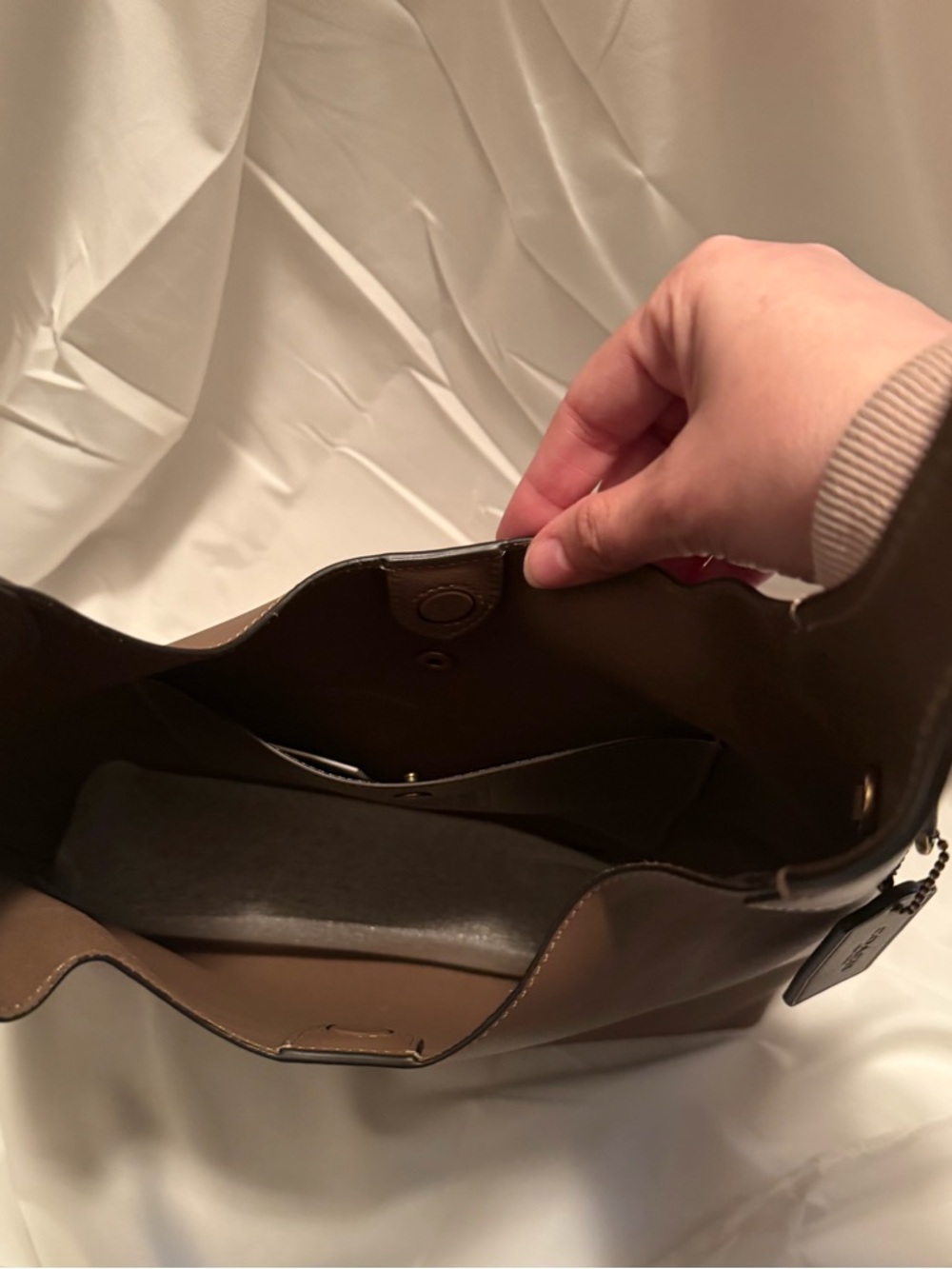 Coach Brown Leather Shoulder Hobo Bag with Gold Logo - Picture 2 of 8